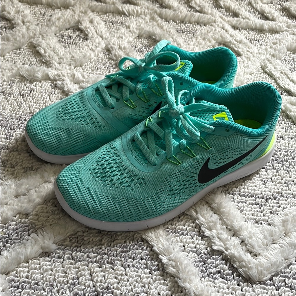 Nike free run youth sneakers